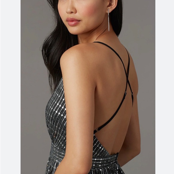 Luxxel Mini Deep V-neck Metallic Party Cocktail Dress Size Large - Picture 3 of 12